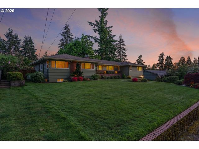230 PARK Dr, Oregon City, OR 97045