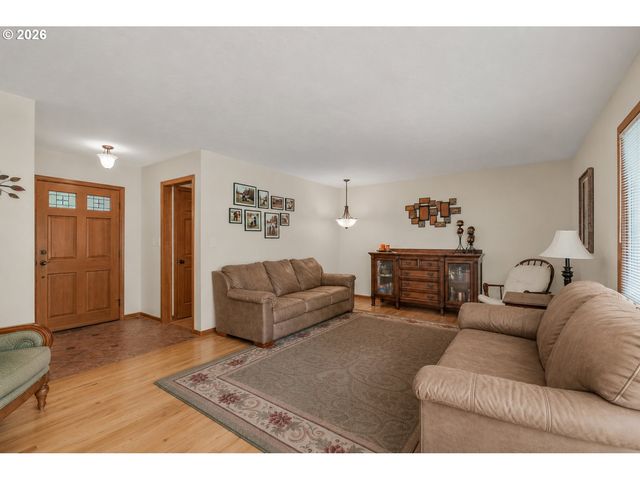 230 PARK Dr, Oregon City, OR 97045