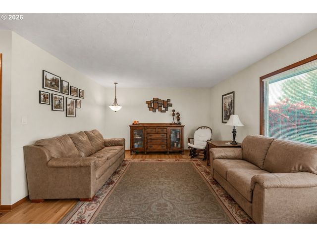 230 PARK Dr, Oregon City, OR 97045