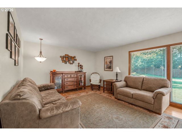 230 PARK Dr, Oregon City, OR 97045