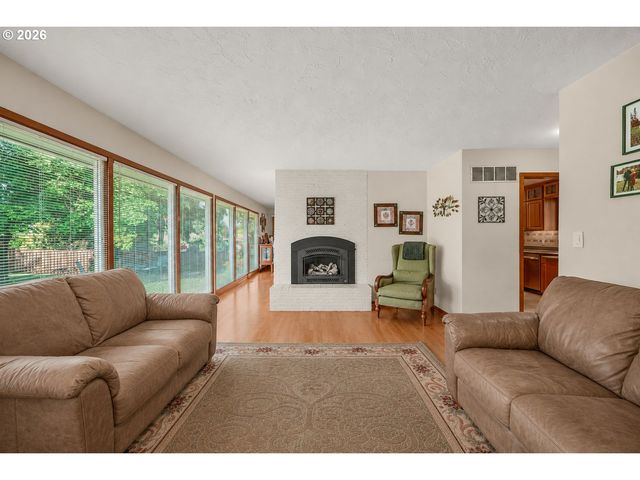 230 PARK Dr, Oregon City, OR 97045