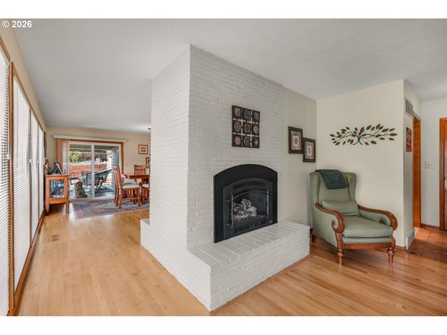 230 PARK Dr, Oregon City, OR 97045