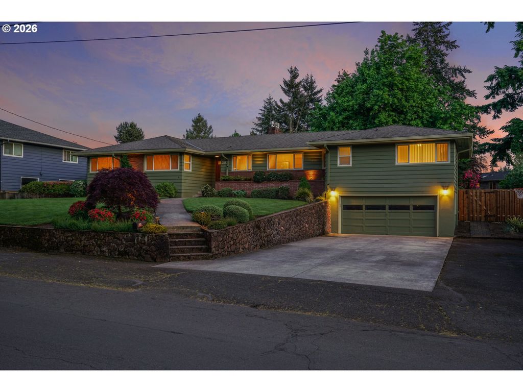 230 PARK Dr, Oregon City, OR 97045