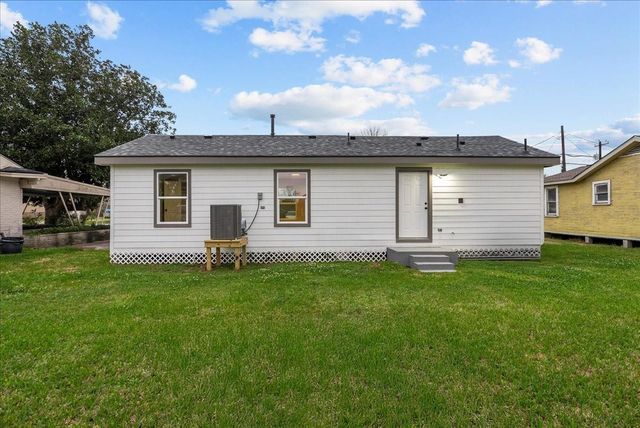 123 Lake Road, La Marque, TX 77568