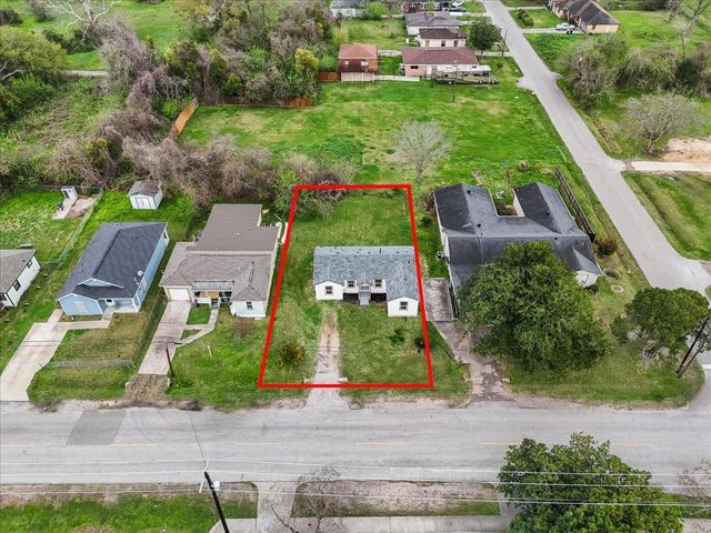 123 Lake Road, La Marque, TX 77568