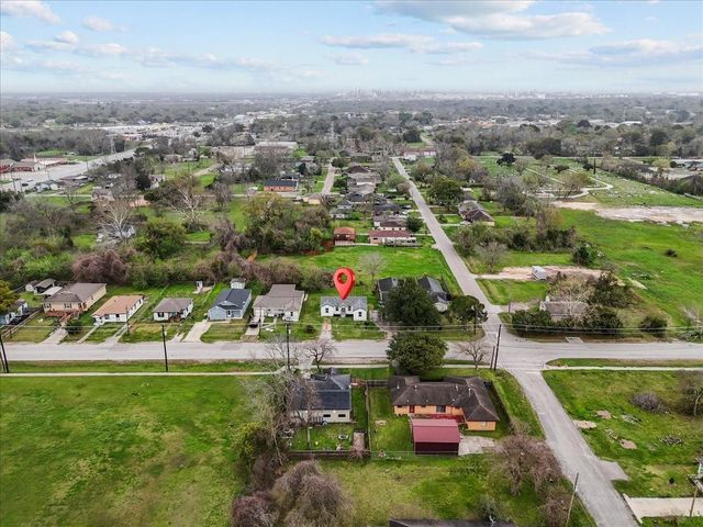 123 Lake Road, La Marque, TX 77568