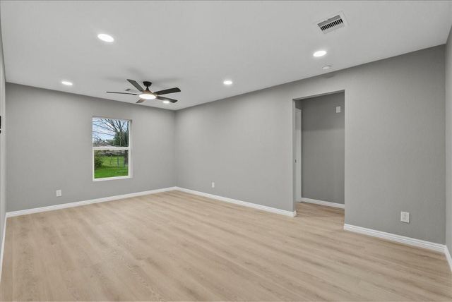 123 Lake Road, La Marque, TX 77568