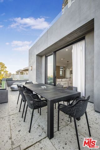 10563 Ashton Avenue 3, Los Angeles, CA 90024