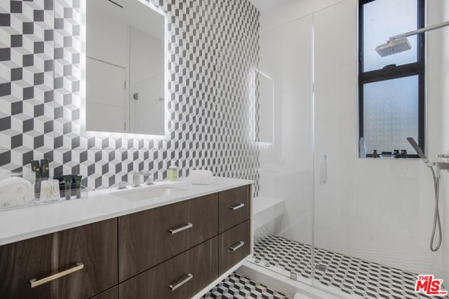 10563 Ashton Avenue 3, Los Angeles, CA 90024