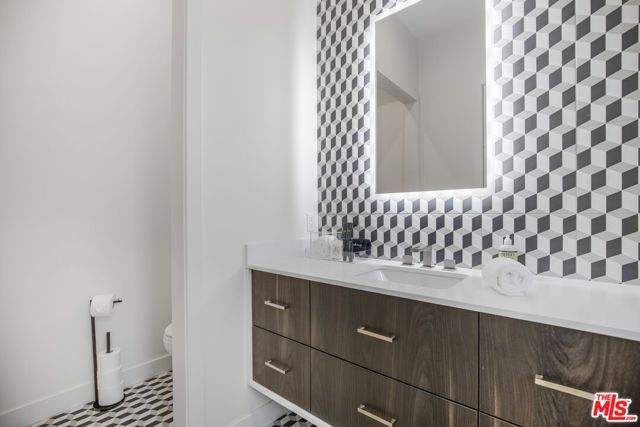 10563 Ashton Avenue 3, Los Angeles, CA 90024