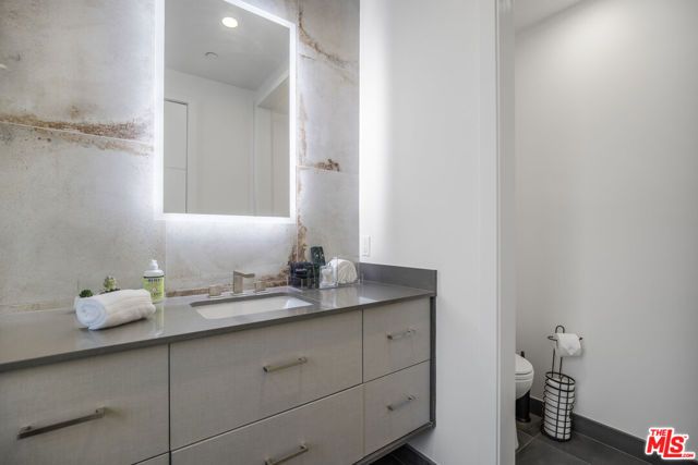 10563 Ashton Avenue 3, Los Angeles, CA 90024