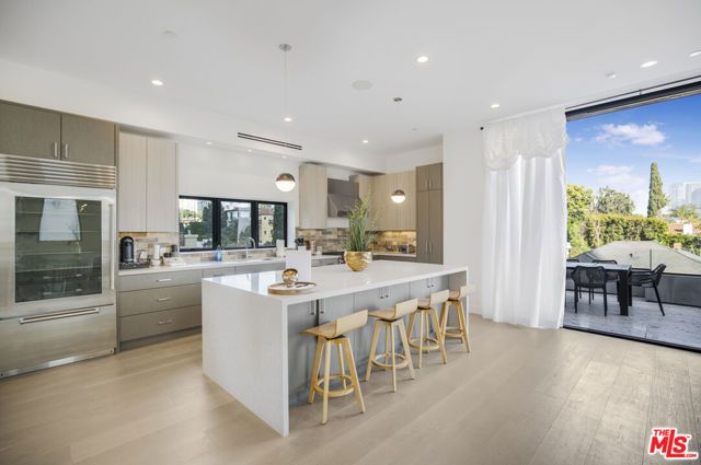 10563 Ashton Avenue 3, Los Angeles, CA 90024