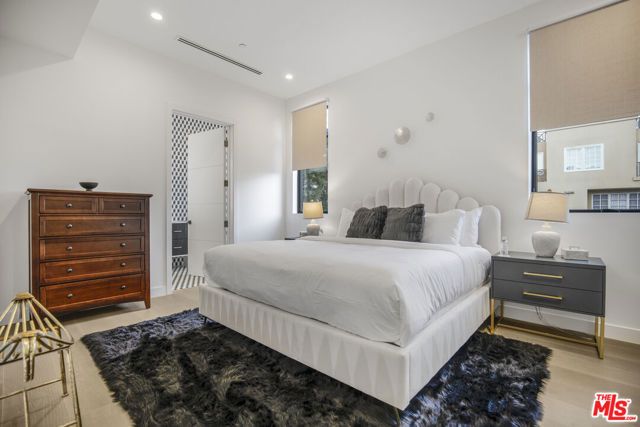 10563 Ashton Avenue 3, Los Angeles, CA 90024