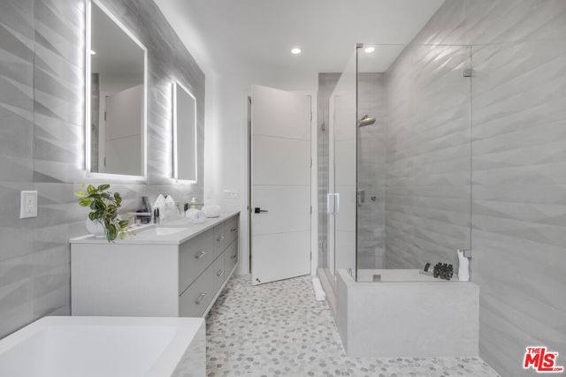 10563 Ashton Avenue 3, Los Angeles, CA 90024