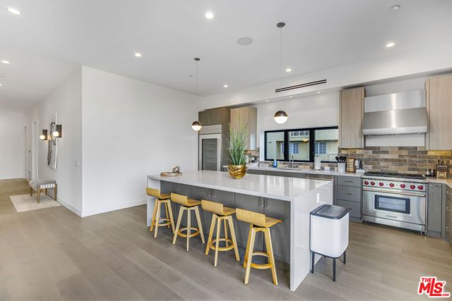 10563 Ashton Avenue 3, Los Angeles, CA 90024