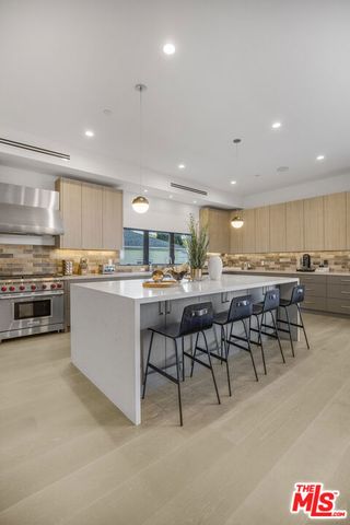 10563 Ashton Avenue 3, Los Angeles, CA 90024