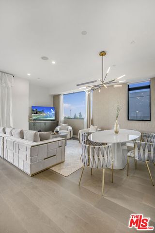 10563 Ashton Avenue 3, Los Angeles, CA 90024