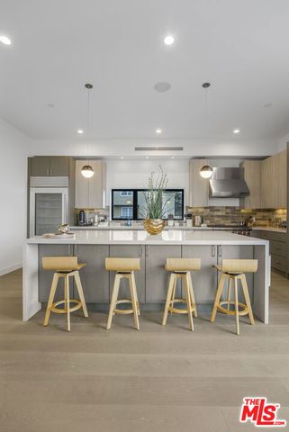 10563 Ashton Avenue 3, Los Angeles, CA 90024