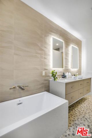 10563 Ashton Avenue 3, Los Angeles, CA 90024