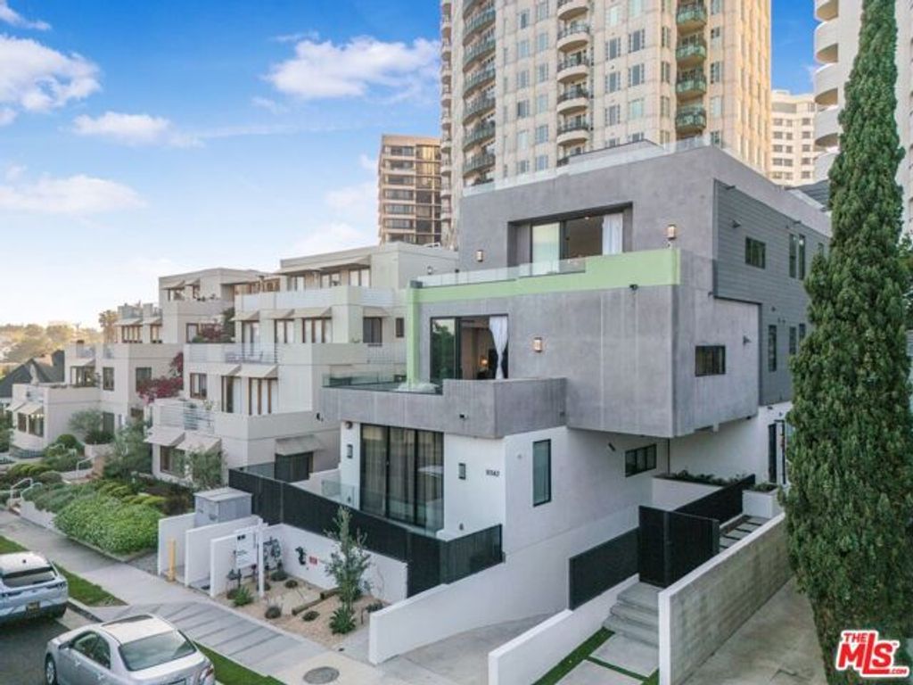 10563 Ashton Avenue 3, Los Angeles, CA 90024