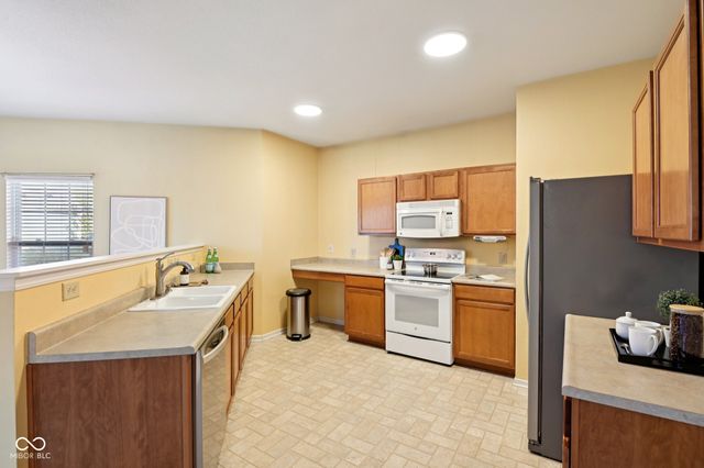 561 Plainville Drive, Westfield, IN 46074