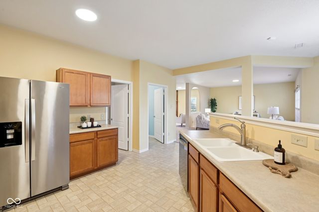 561 Plainville Drive, Westfield, IN 46074