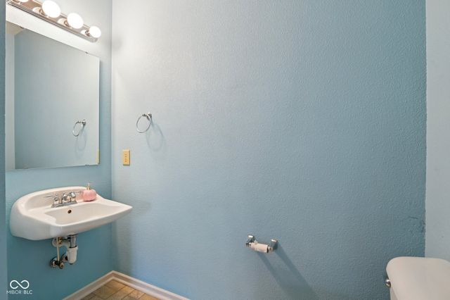 561 Plainville Drive, Westfield, IN 46074