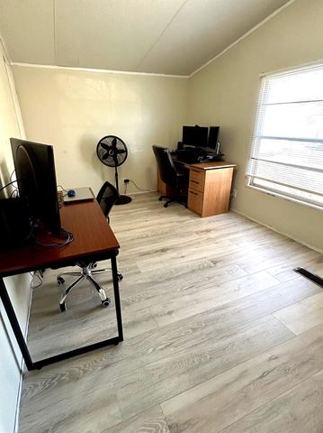 4604 Pimlico DR, Del Valle, TX 78617