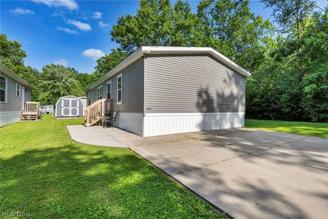 285 Westwoods, Amherst, OH 44001