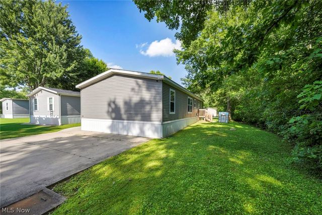 285 Westwoods, Amherst, OH 44001