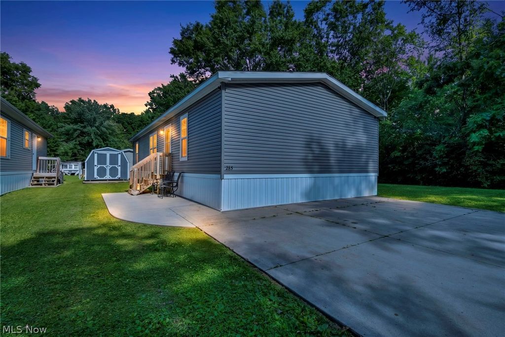285 Westwoods, Amherst, OH 44001