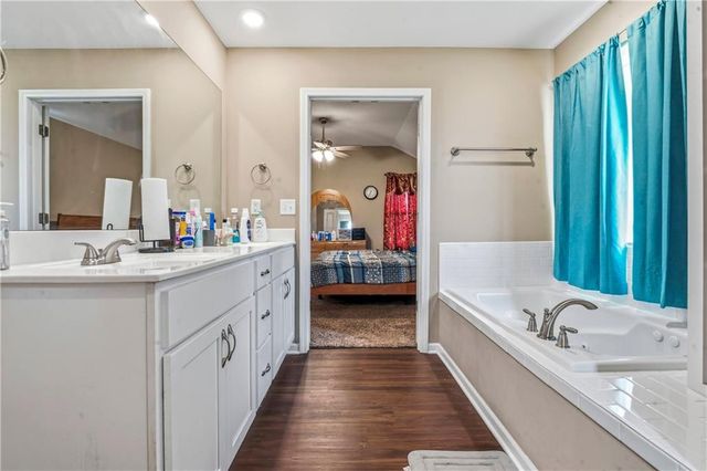 12704 Applewood Drive, Grandview, MO 64030