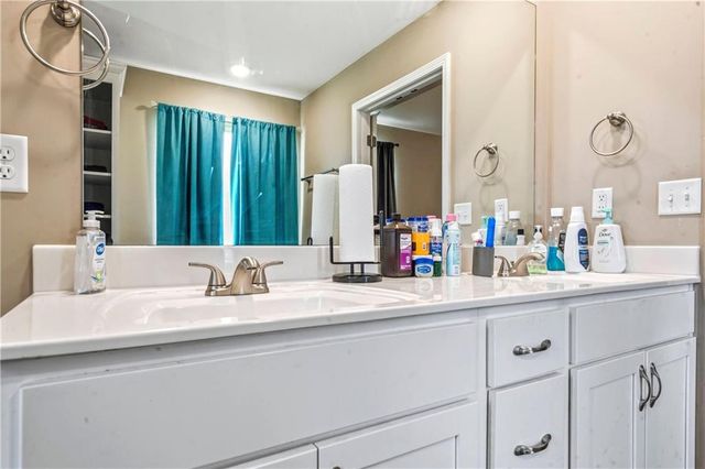 12704 Applewood Drive, Grandview, MO 64030