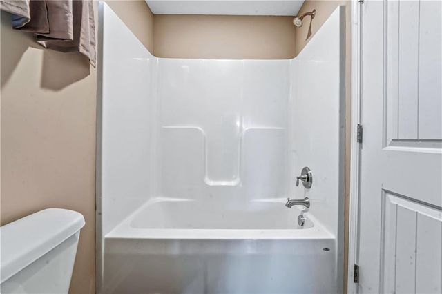 12704 Applewood Drive, Grandview, MO 64030
