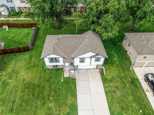 12704 Applewood Drive, Grandview, MO 64030