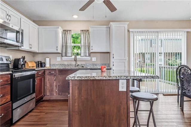 12704 Applewood Drive, Grandview, MO 64030