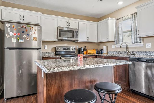 12704 Applewood Drive, Grandview, MO 64030