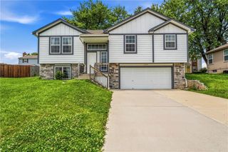 12704 Applewood Drive, Grandview, MO 64030
