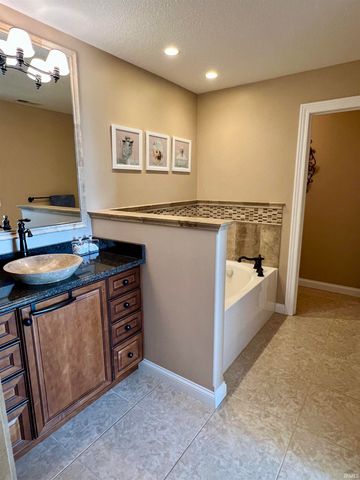 1620 Colonial Drive, Rochester, IN 46975