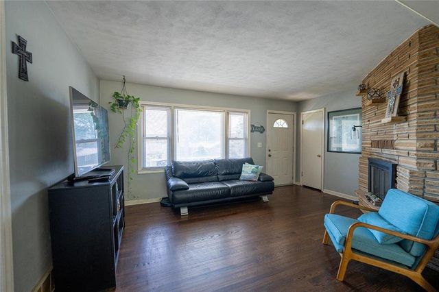 136 NW North Shore Drive, Kansas City, MO 64151