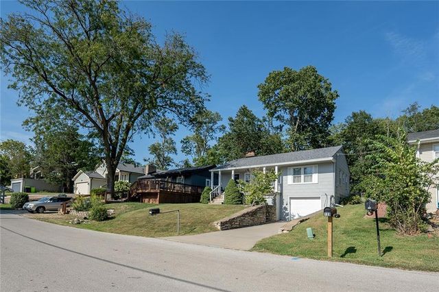 136 NW North Shore Drive, Kansas City, MO 64151
