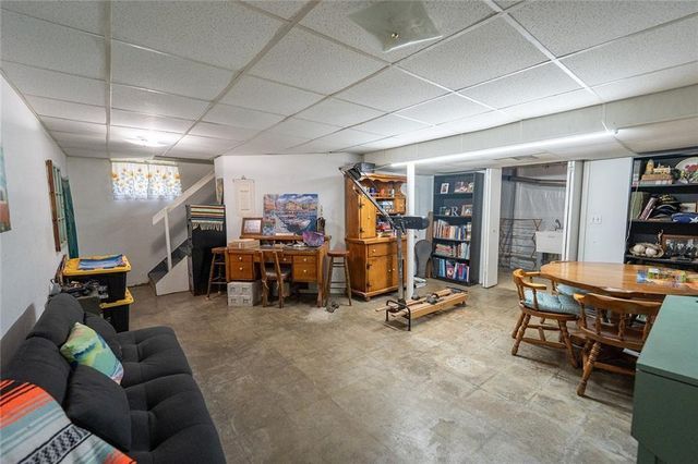 136 NW North Shore Drive, Kansas City, MO 64151