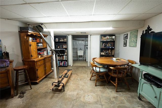 136 NW North Shore Drive, Kansas City, MO 64151