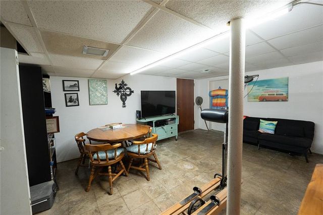 136 NW North Shore Drive, Kansas City, MO 64151