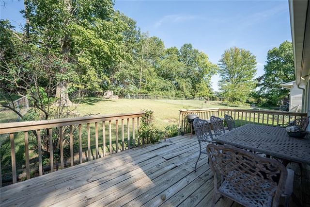 136 NW North Shore Drive, Kansas City, MO 64151
