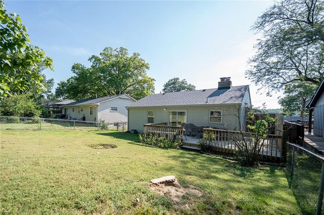 136 NW North Shore Drive, Kansas City, MO 64151
