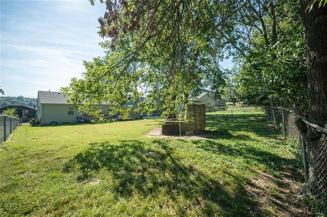 136 NW North Shore Drive, Kansas City, MO 64151