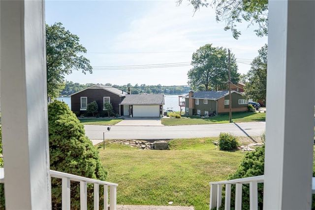 136 NW North Shore Drive, Kansas City, MO 64151