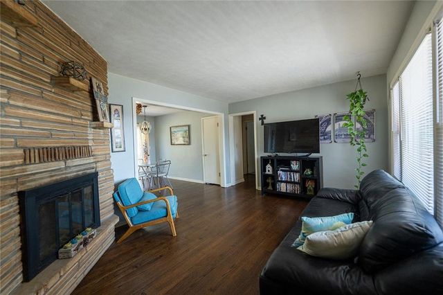 136 NW North Shore Drive, Kansas City, MO 64151