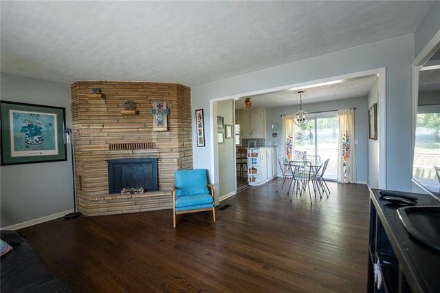 136 NW North Shore Drive, Kansas City, MO 64151